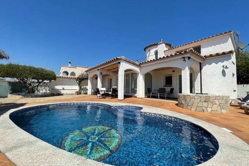 Villa cozy Empuriabrava piscina privada Esterno foto